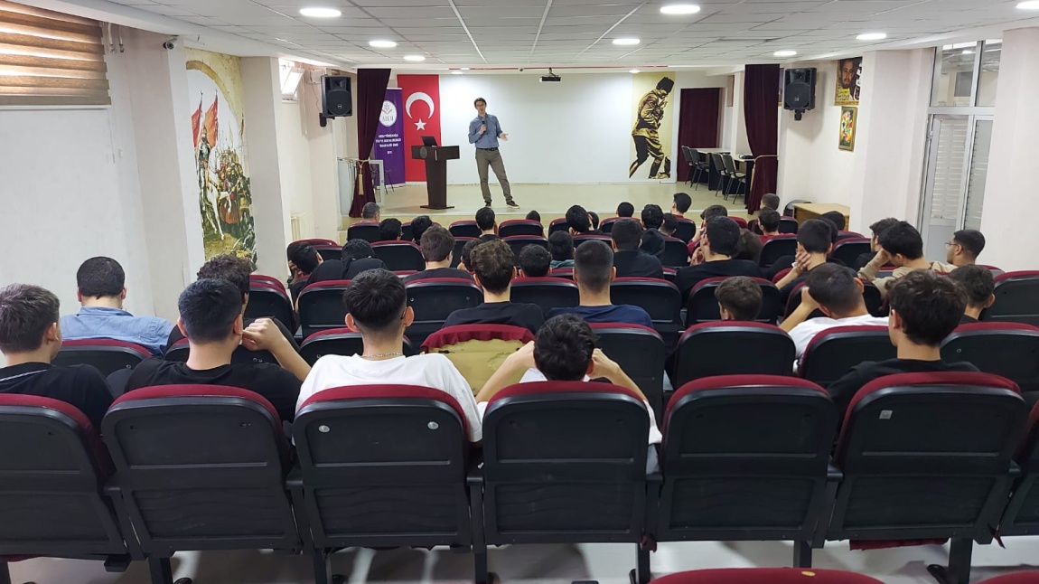 Okul Rehber Öğretmenimiz tarafından 12. sınıf öğrencilerimize YKS semineri verildi.